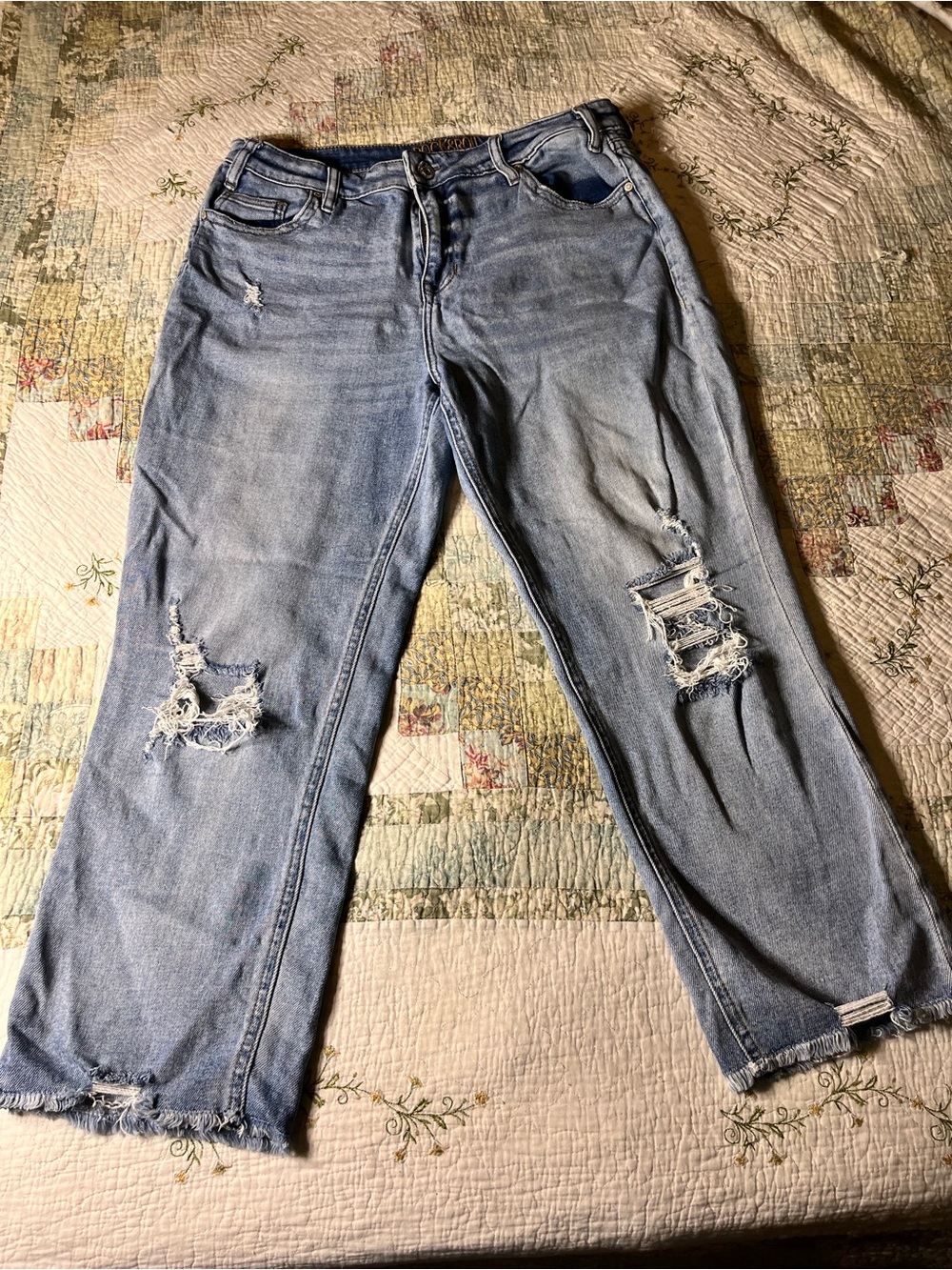 Light Blue Distressed Women’s Cropped Jeans 34X27